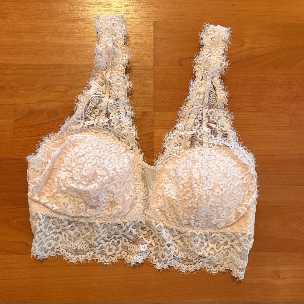 Aerie Cream/Baby Pink Lace Bralette with Scalloped Trim and Adjustable Straps